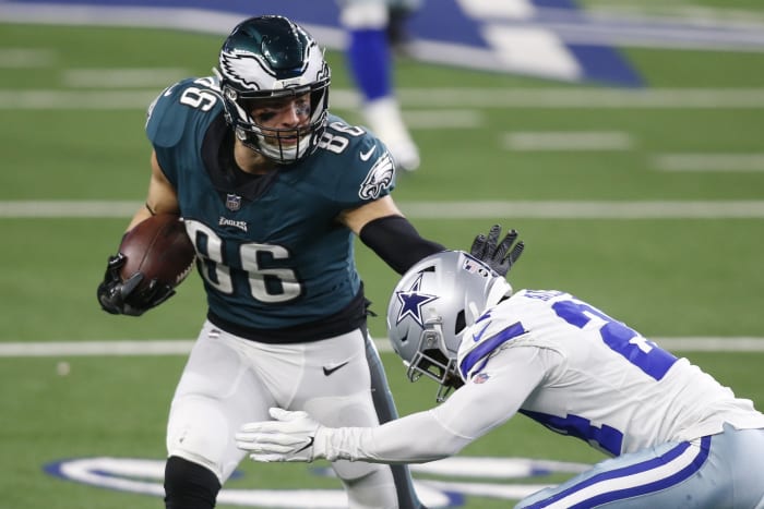 Philadelphia Eagles tight end Zach Ertz (86) runs after making a catch in the fourth quarter against Cowboys cornerback Chidobe Awuzie (24). Mandatory Credit: Tim Heitman-USA TODAY
